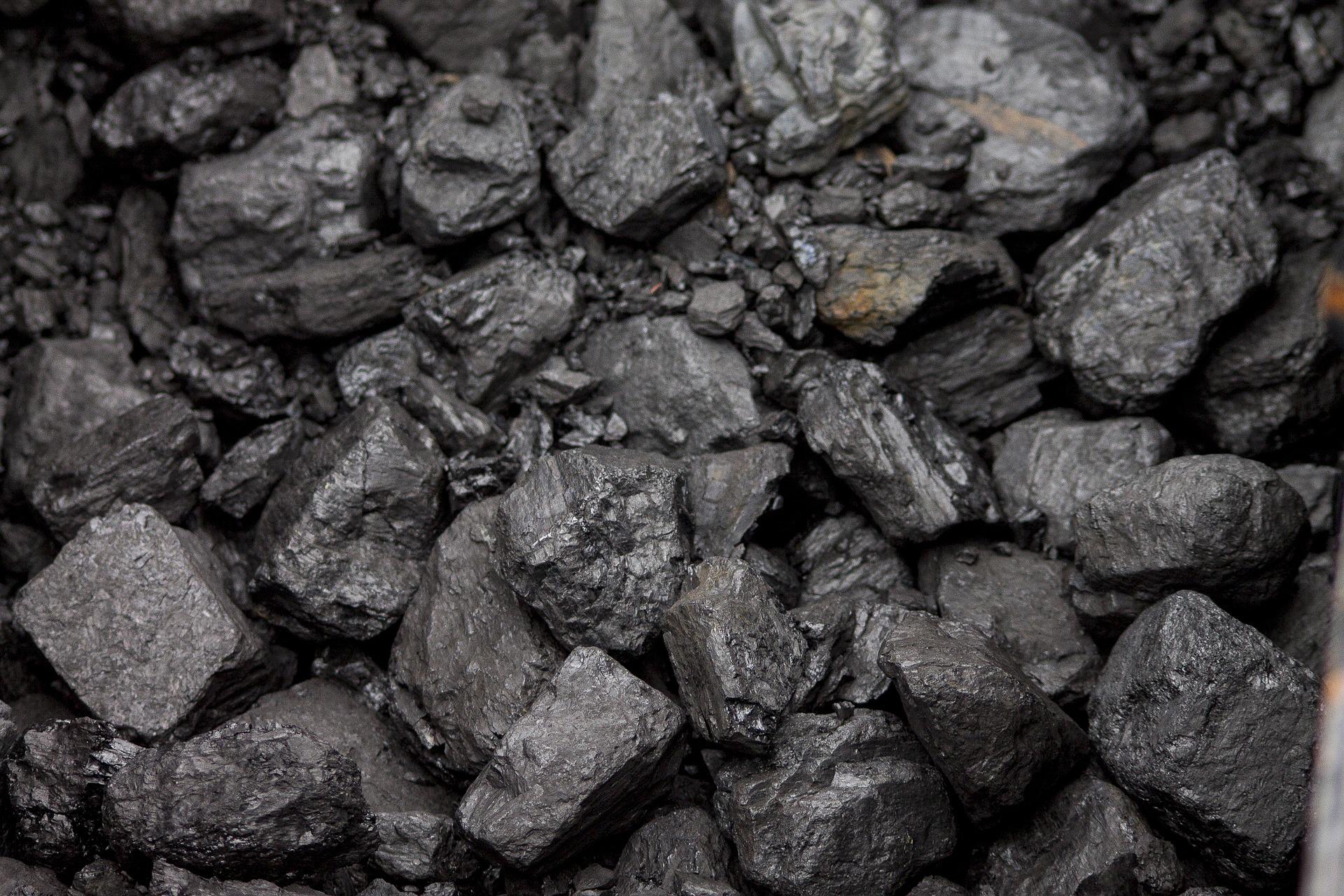 Bryłki węgla, fot. Pixabay