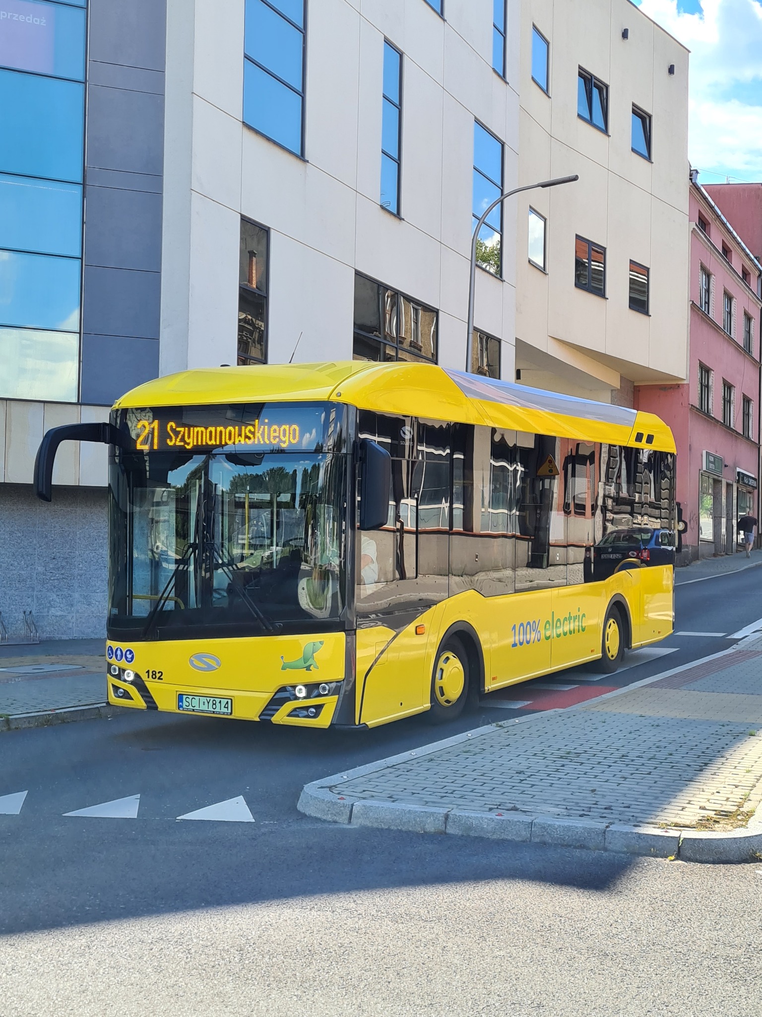 Autobus cieszyńskiej komunikacji miejskiej na ul. Bobreckiej, fot. ZGK