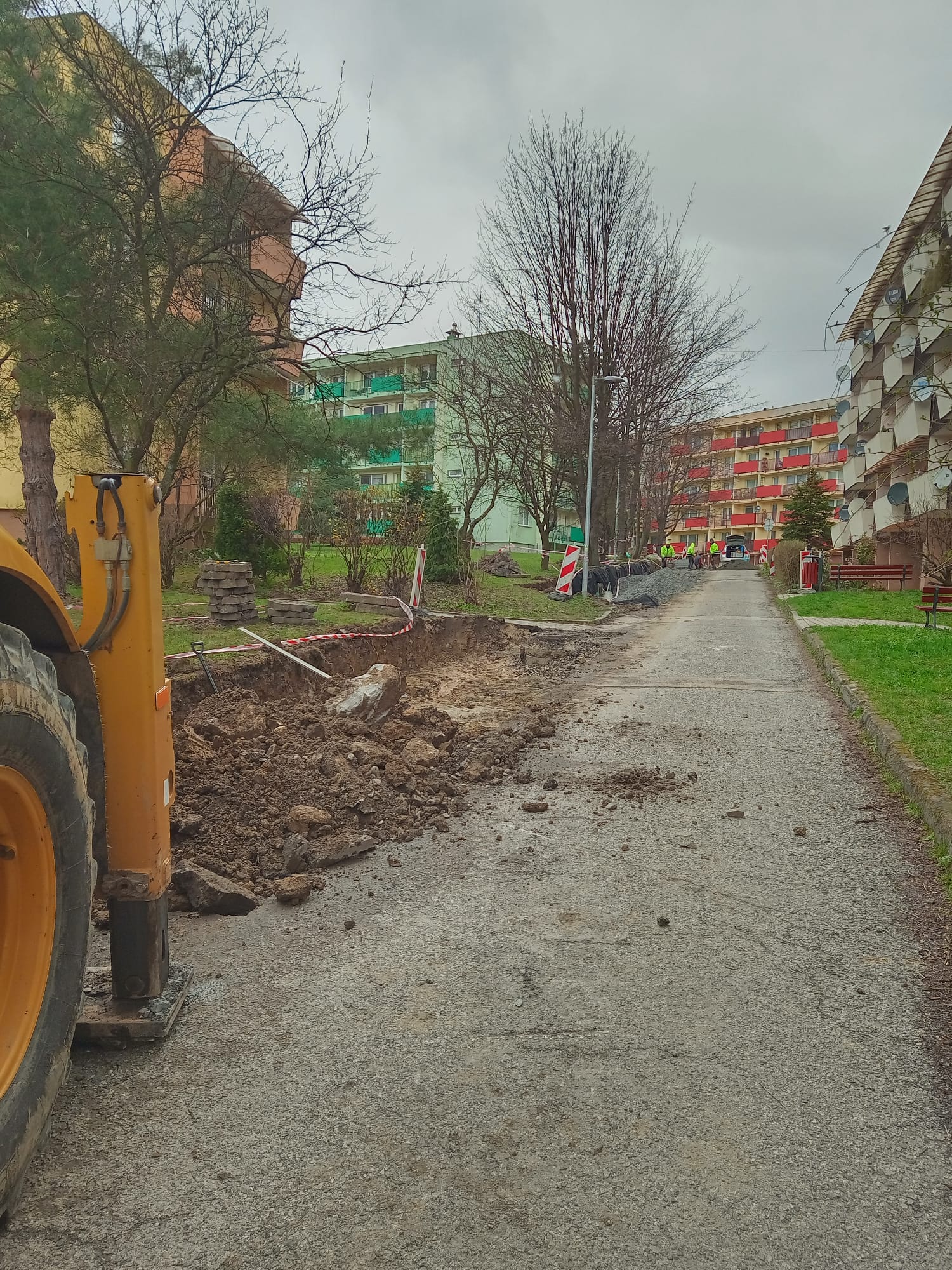 Budowa miejsc parkingowych przy ul. Popiołka, fot. Miejski Zarząd Dróg