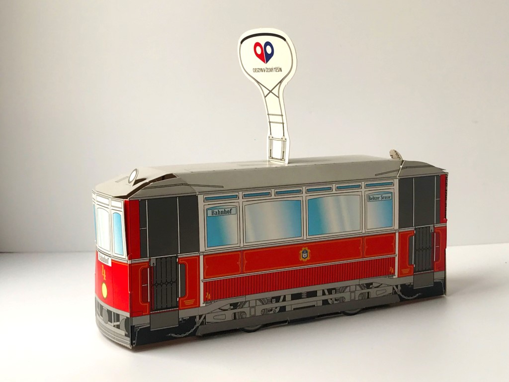 Papierowy model cieszyńskiego tramwaju, fot. UM w Cieszynie