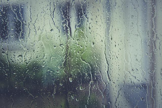 Deszcz na szybie, fot. Pixabay