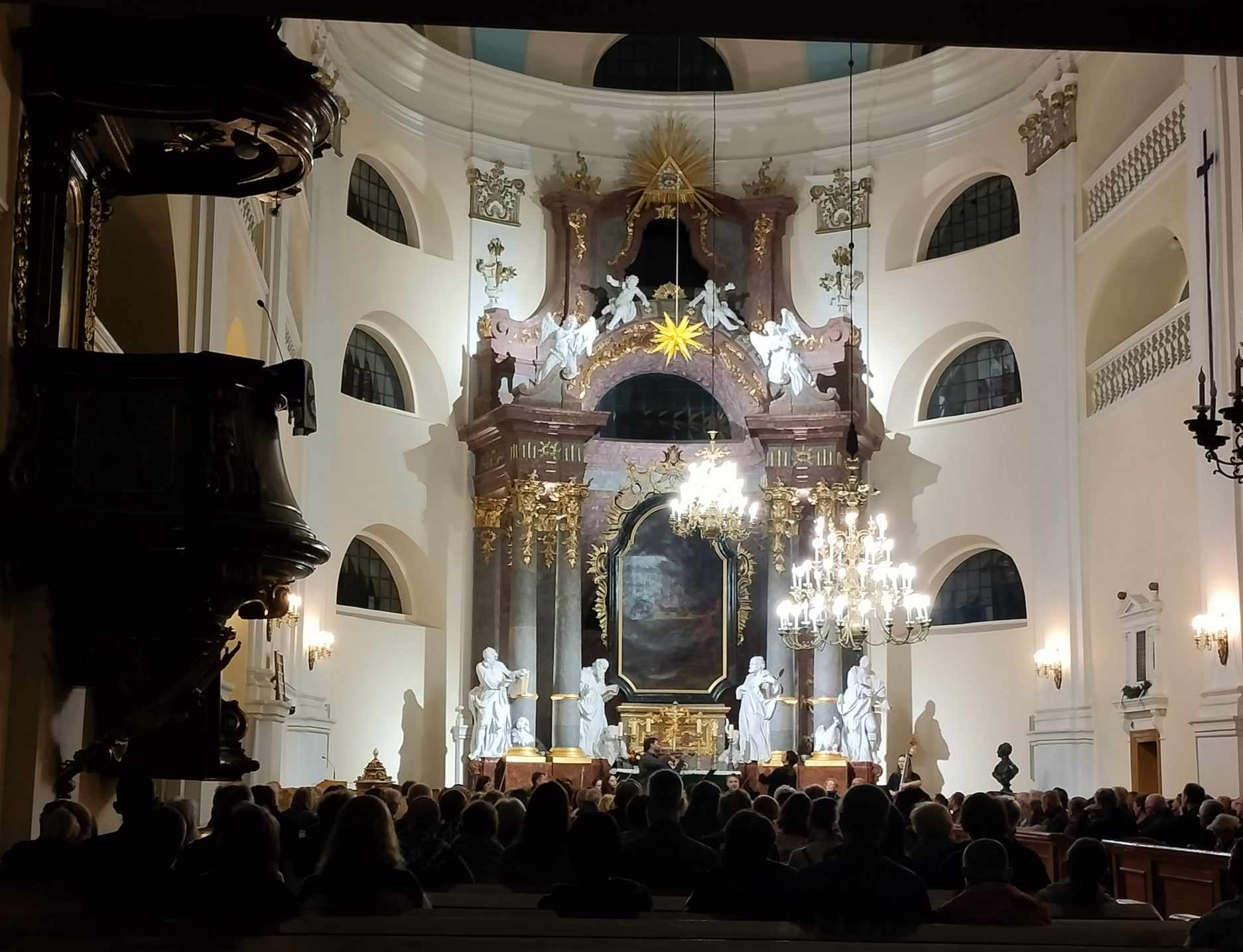 muzycy koncertujący w Kościele Jezusowym (mat UM)