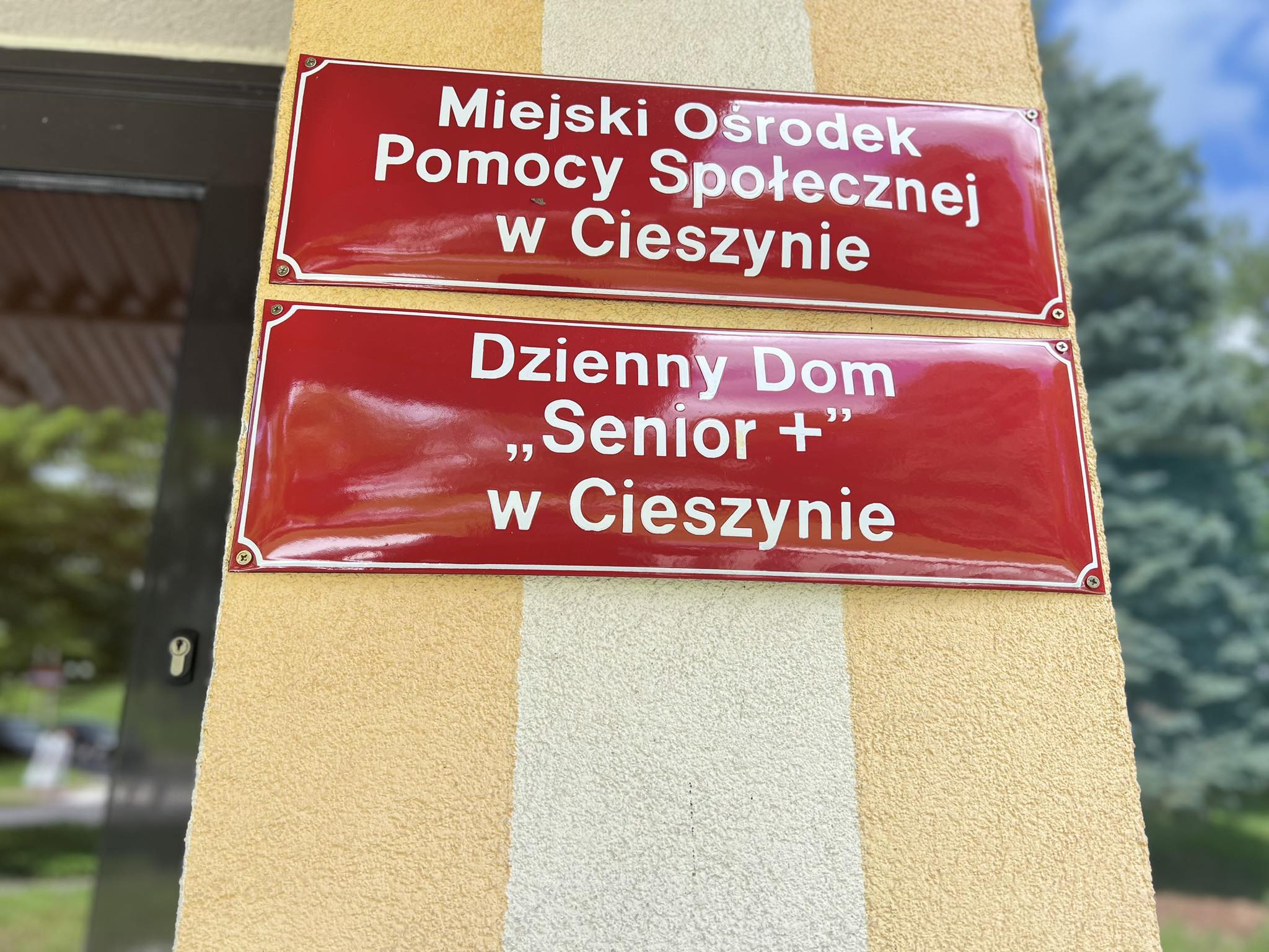 Wejście do Dziennego Domu  „Senior +” 