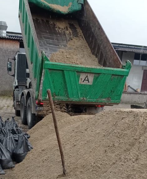 wywrotka z piaskiem (UM Cieszyn)