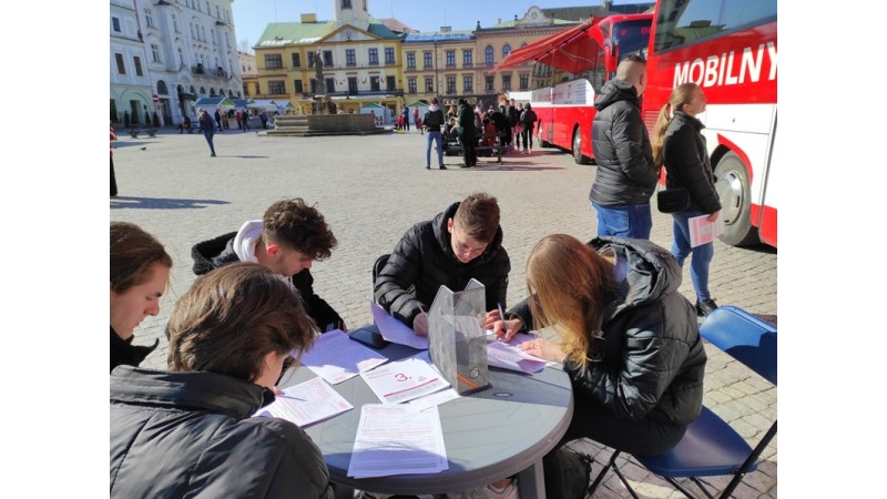  jubileuszowa XX akcja krwiodawstwa pod hasłem „Zdaj egzamin z życia” fot. mat.pras