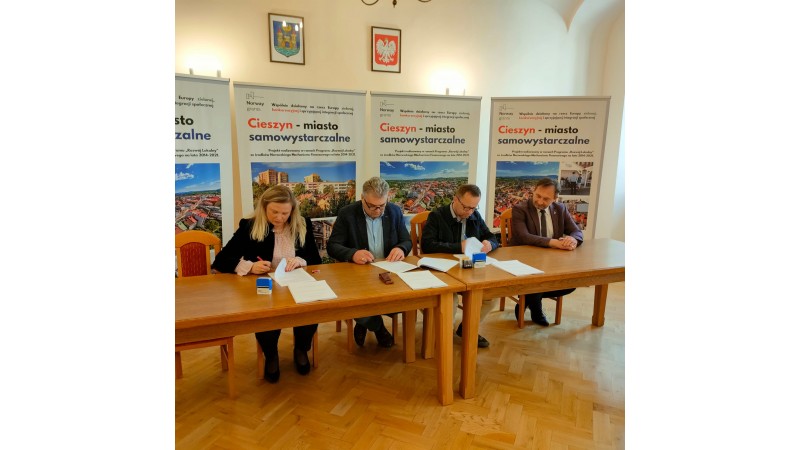 Podpisano umowę na wykonanie robót budowlanych polegających na przebudowie drogi gminnej ul. Zofii Kossak Szatkowskiej w Cieszynie.