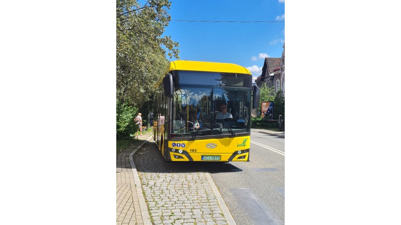 Autobus cieszyńskiej komunikacji miejskiej na ul. Bielskiej, fot. ZGK