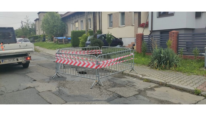 Zapadnięty fragment jezdni na ul. Przepilińskiego, zdjęcie: Miejski Zarząd Dróg