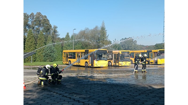 strażacy w trakcie ćwiczeń (mat. OSP Cieszyn)