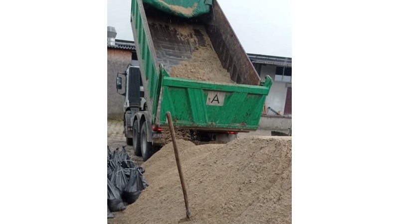 wywrotka z piaskiem (UM Cieszyn)