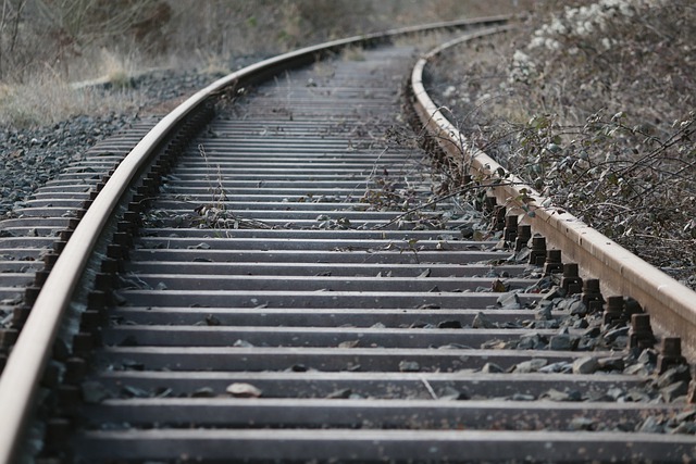 Ogłoszenie PKP dot. kwalifikacji przejazdów kolejowodrogowych fot. pixabay