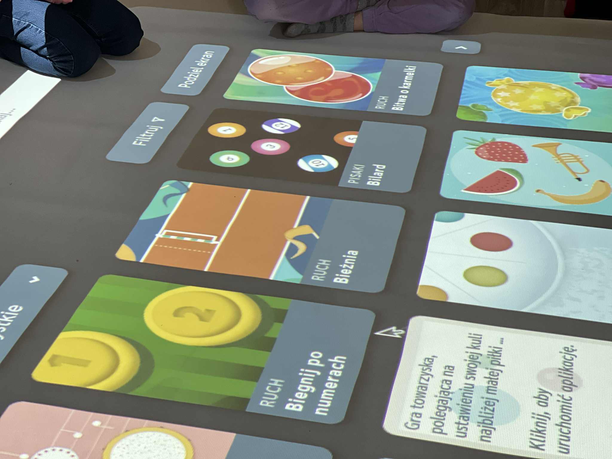 Interaktywna podłoga z aplikacjami edukacyjnymi